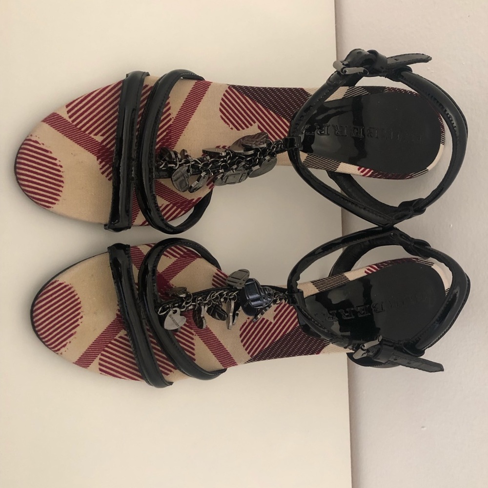 Burberry small heel sandle